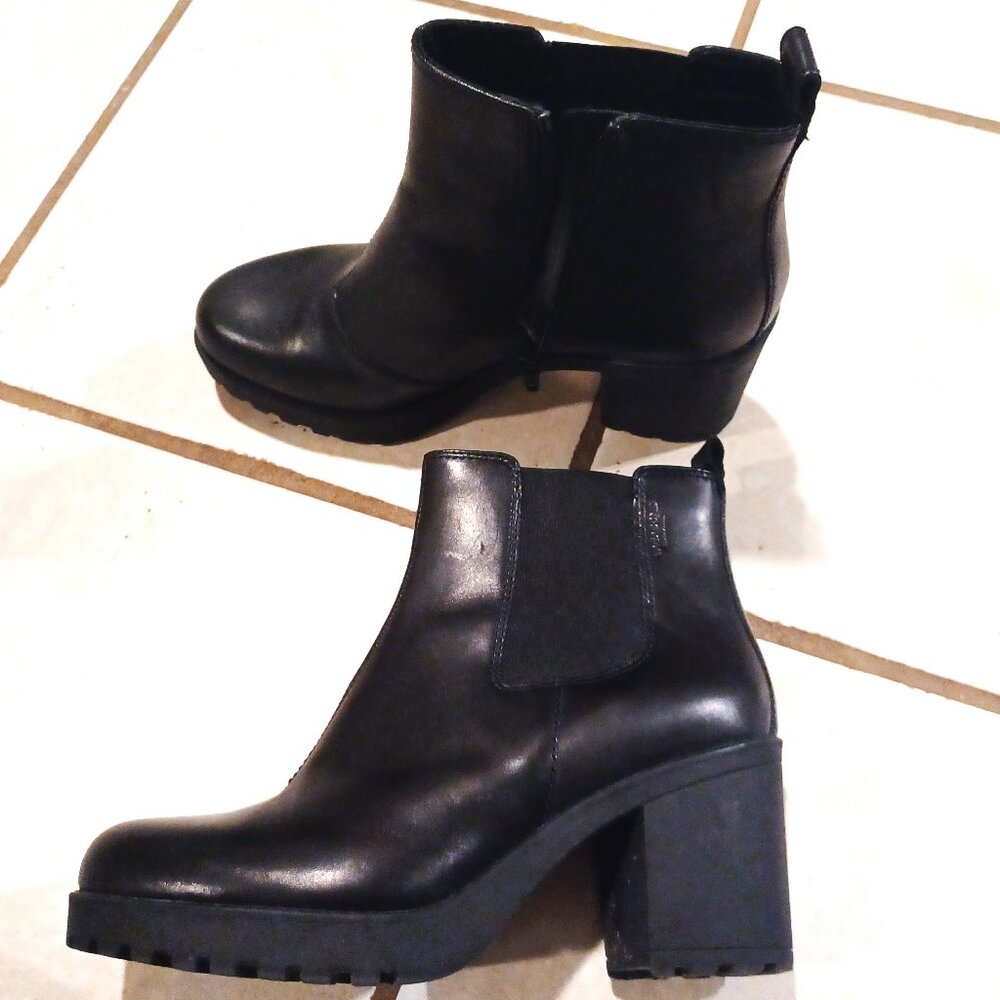 Vagabond Shoemakers Black Chelsea Bootie Boots USA Size 7.5
